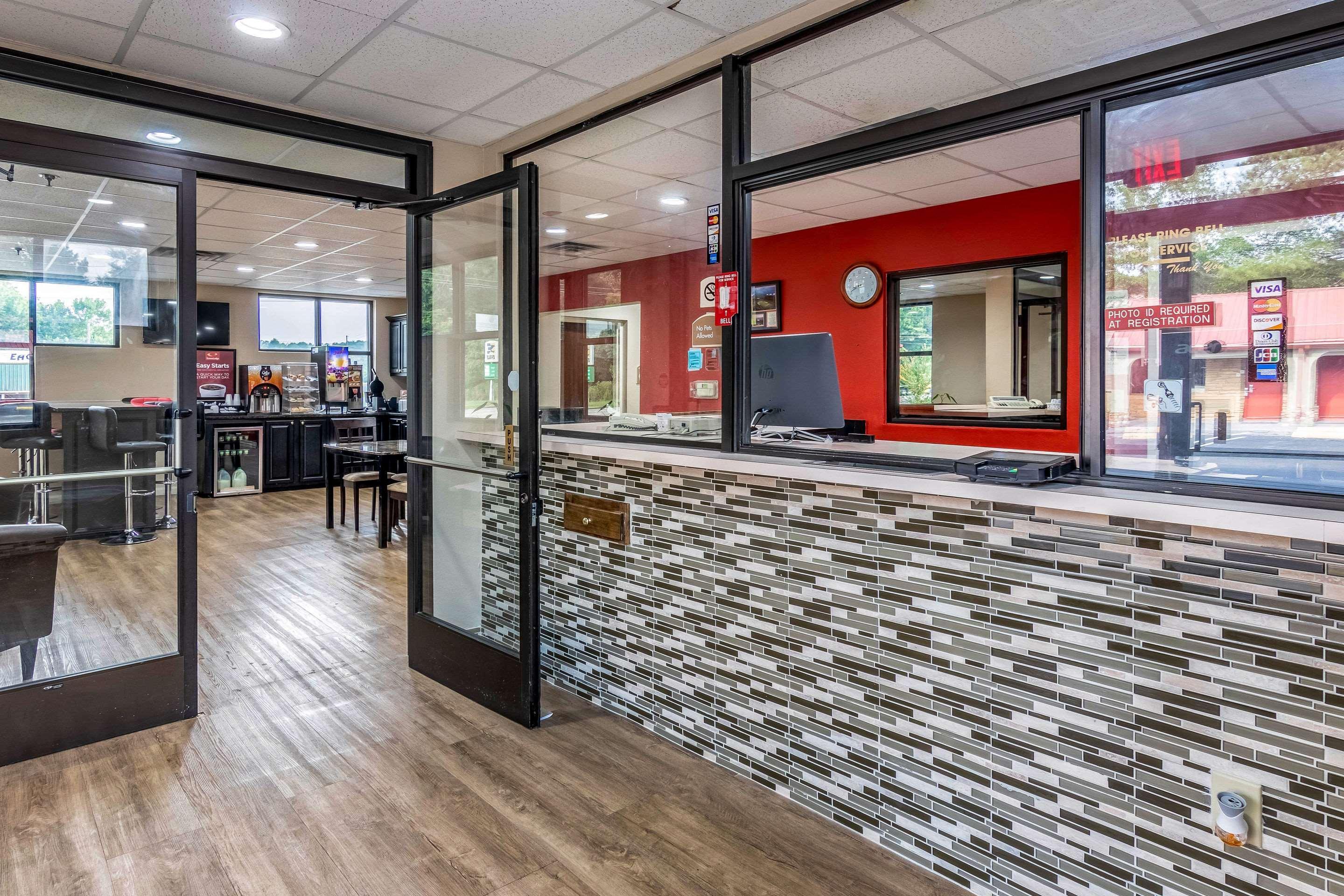 Americas Best Value Inn Opelika Bagian luar foto