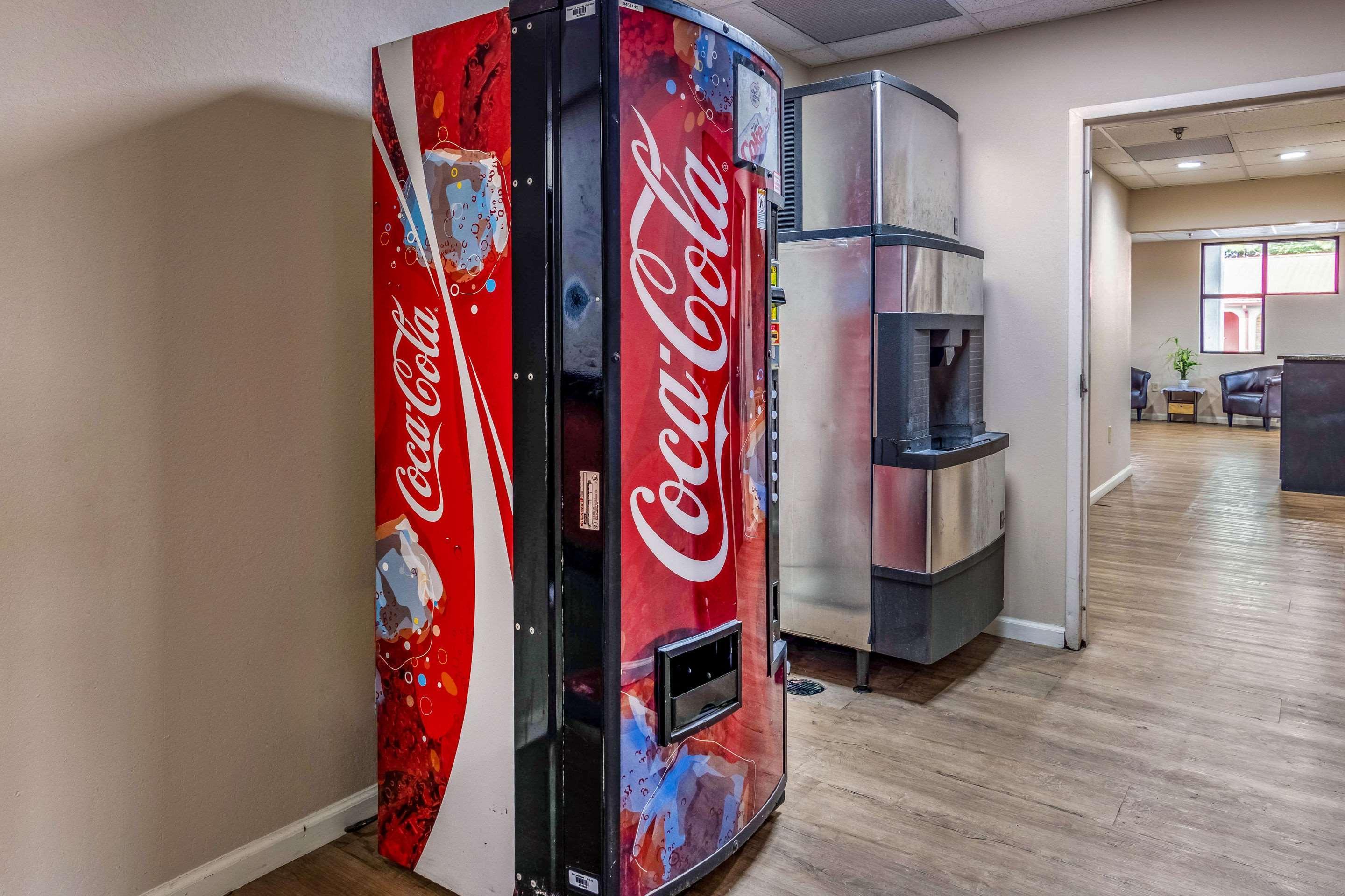 Americas Best Value Inn Opelika Bagian luar foto