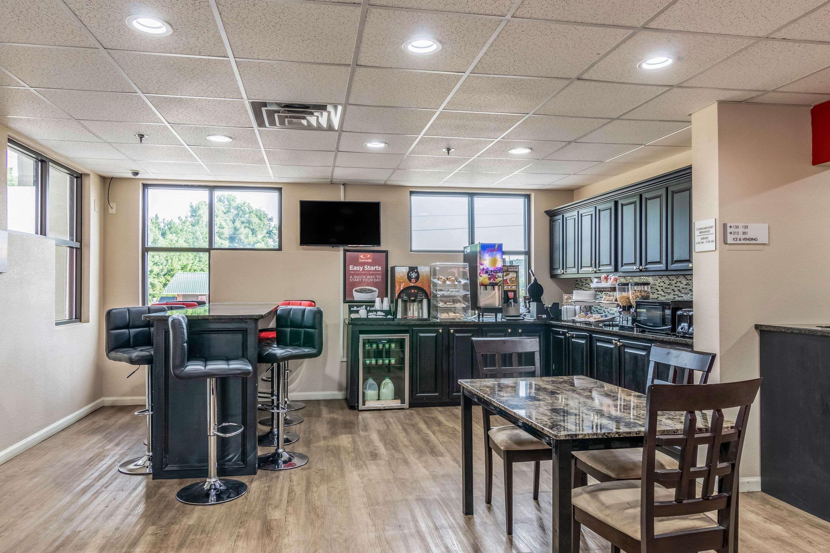 Americas Best Value Inn Opelika Bagian luar foto