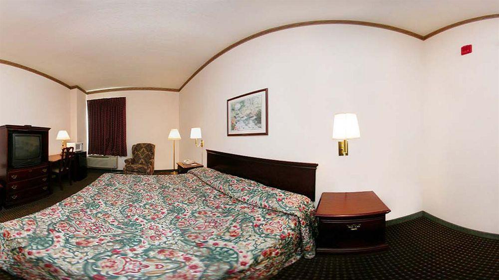 Americas Best Value Inn Opelika Bagian luar foto