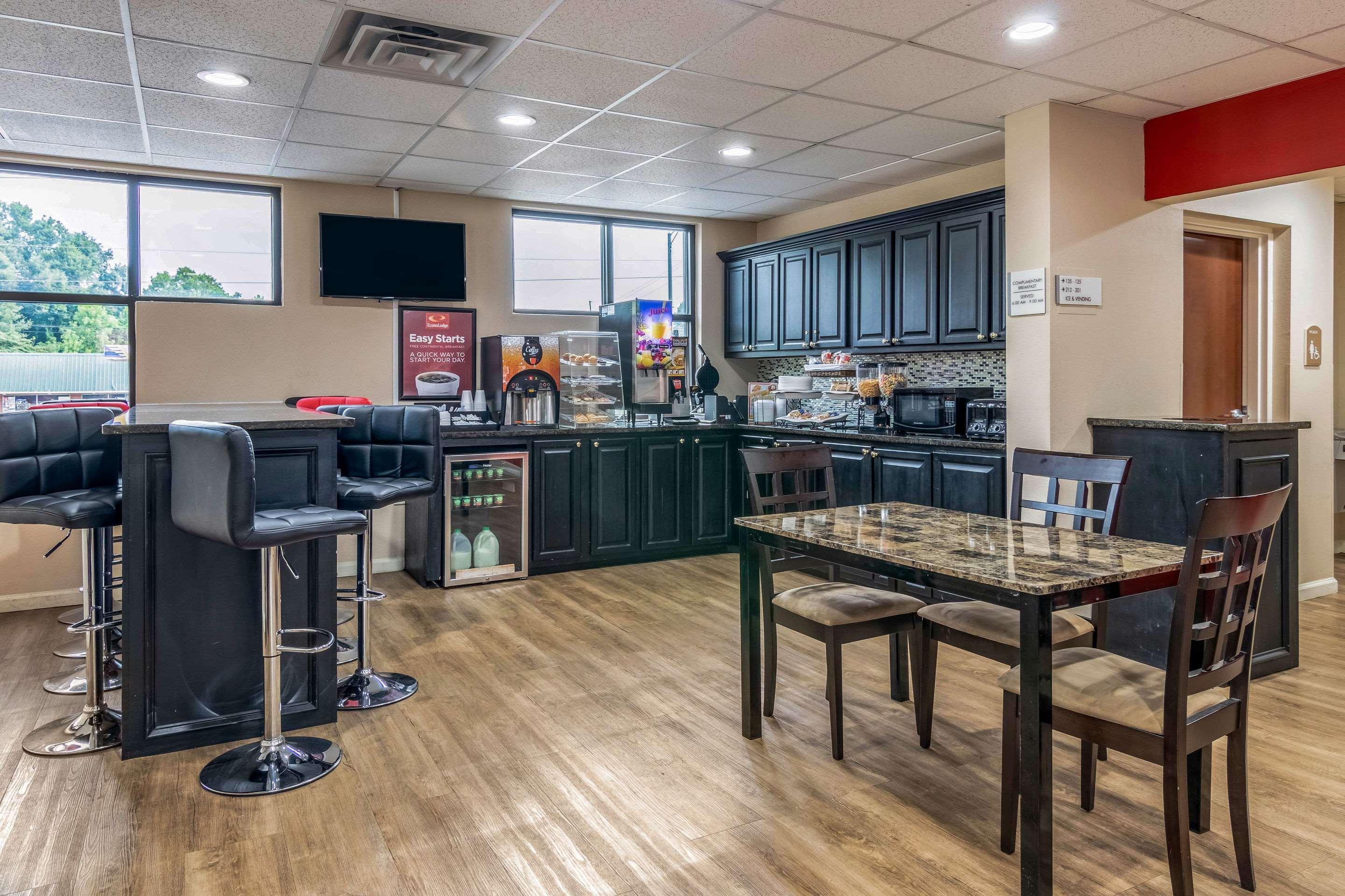 Americas Best Value Inn Opelika Bagian luar foto