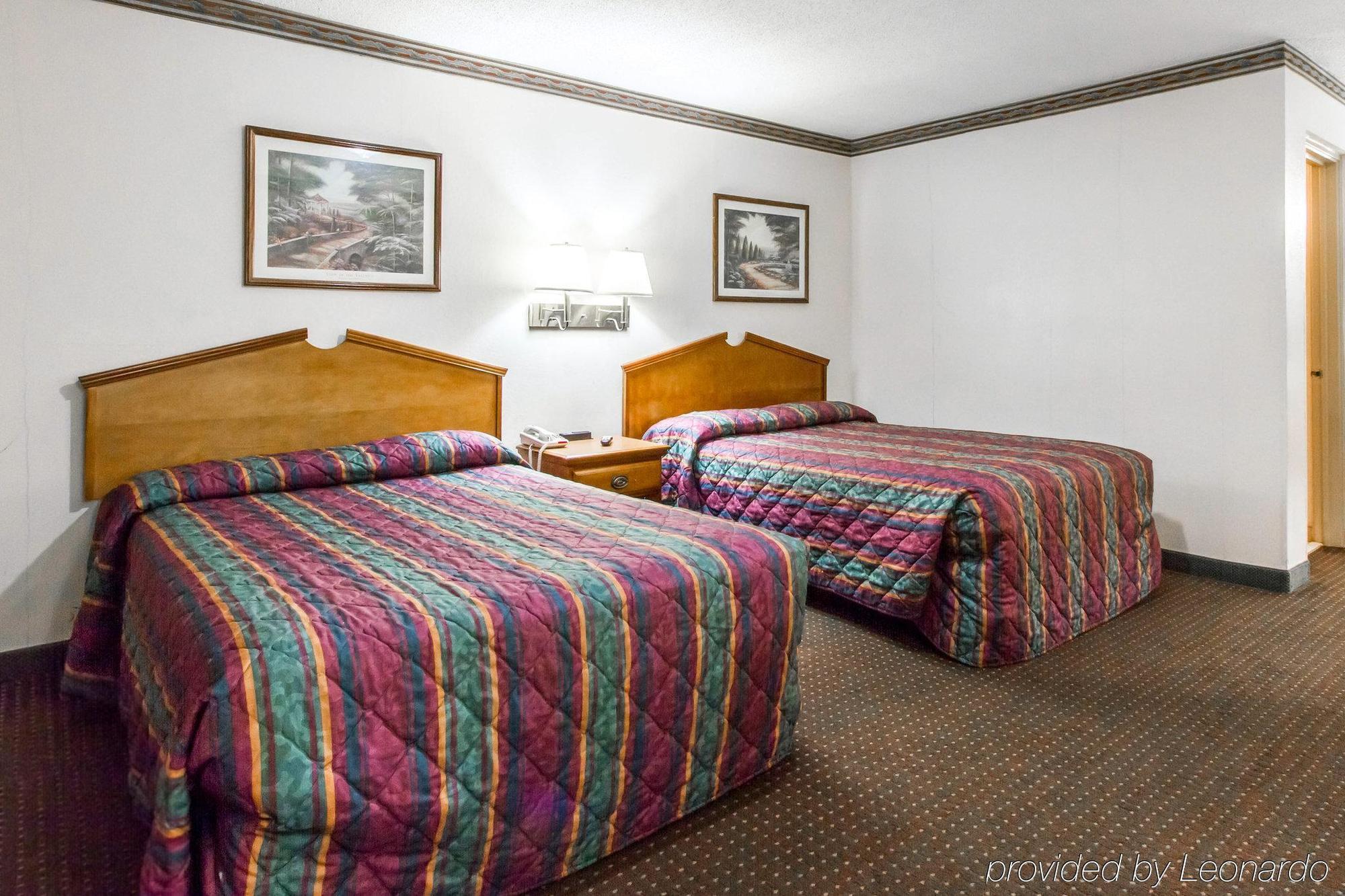 Americas Best Value Inn Opelika Bagian luar foto