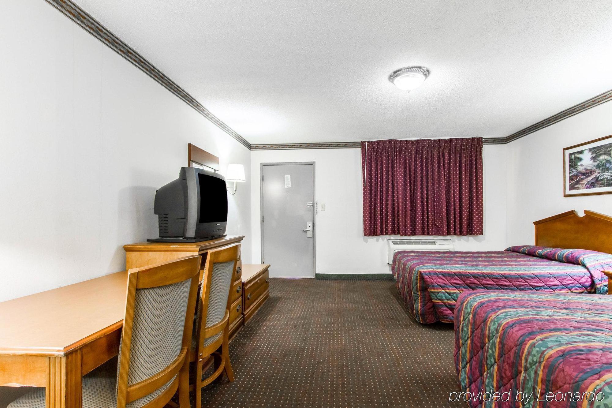 Americas Best Value Inn Opelika Bagian luar foto