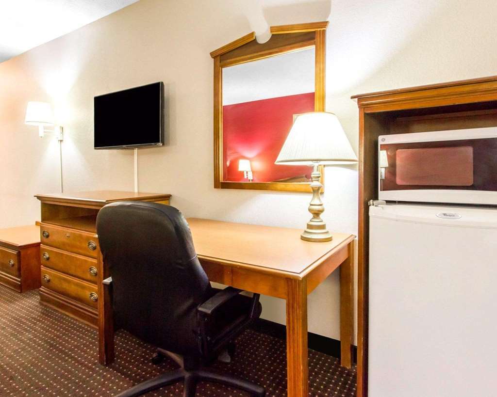 Americas Best Value Inn Opelika Ruang foto