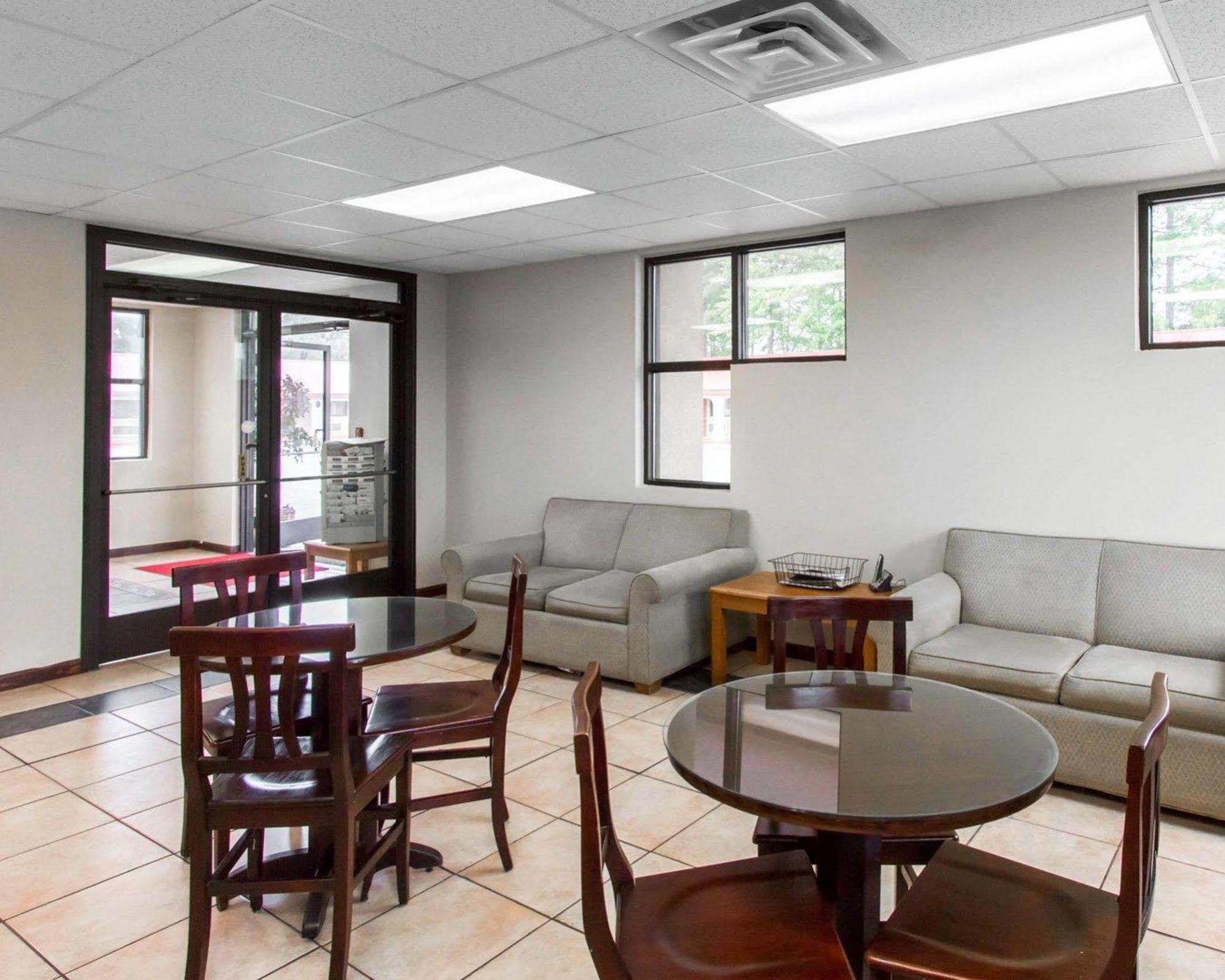 Americas Best Value Inn Opelika Bagian luar foto