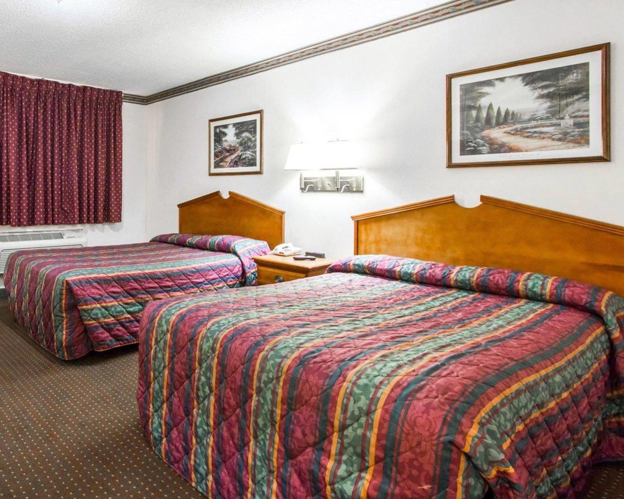 Americas Best Value Inn Opelika Bagian luar foto