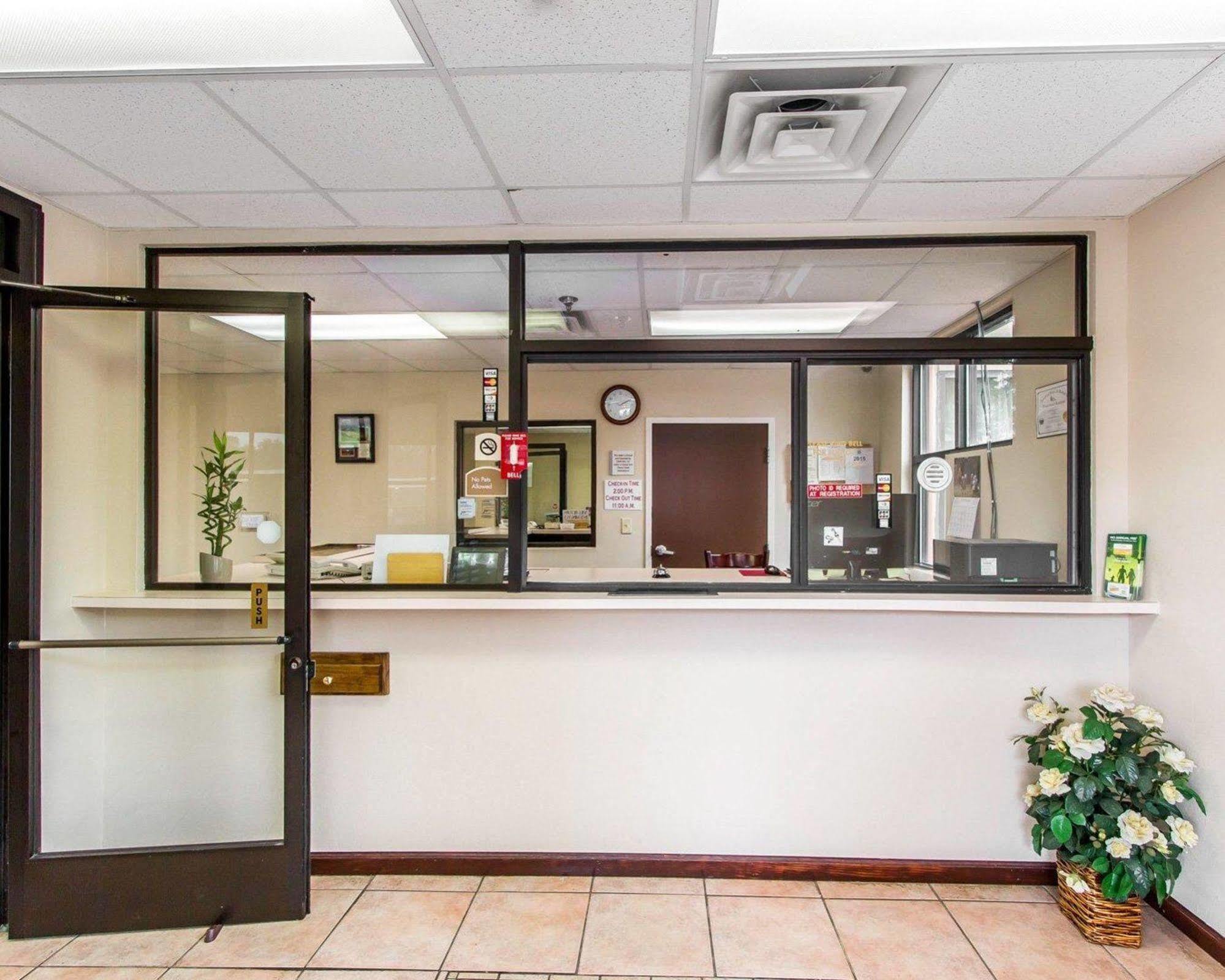 Americas Best Value Inn Opelika Bagian luar foto